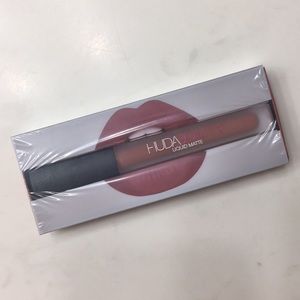 Huda Beauty Liquid Matte Lipstick - Bombshell